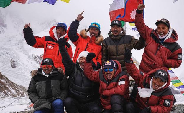 K2 mendia: poza eta tristurak