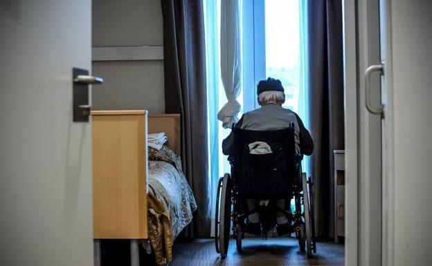 Álava rechaza intervenir en las residencias privadas y cree «puntuales» las deficiencias