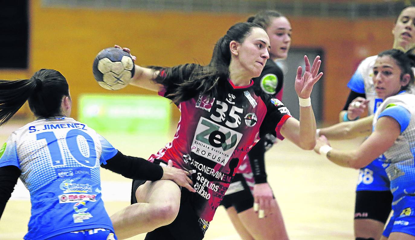 Al ZEV Zuazo se le escapa el triunfo en casa ante el líder en un agónico final