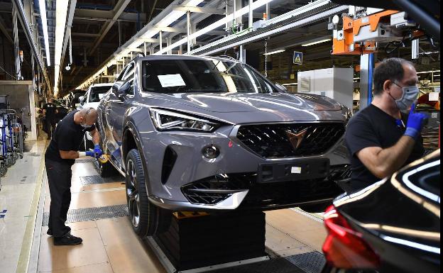 El Covid «arrebató» 554.000 coches a las fábricas españolas en 2020