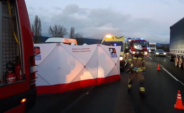 Herido un hombre al ser atropellado por un camión en Treviño mientras cambiaba una rueda