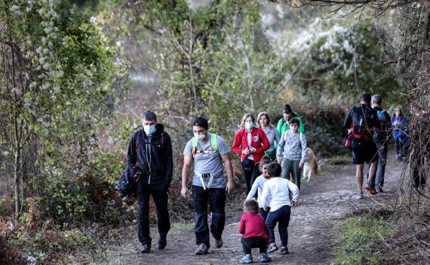 El Gobierno vasco solo permitirá paseos en grupos de seis personas en zona roja en espacios urbanos no concurridos o en la naturaleza