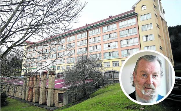 Sabas informó a Sagardui de que inmunizaría a «todo el personal» y la invitó a presenciarlo