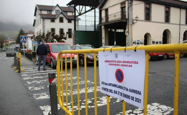Artziniega cierra el aparcamiento de la Puerta de la Villa para reurbanizarlo