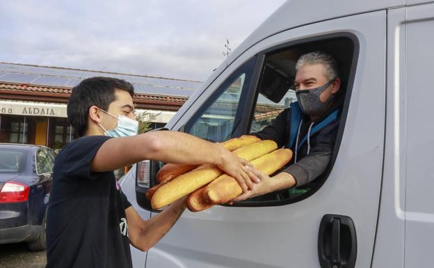 La odisea de hacer la compra en los pueblos de Álava en zona roja