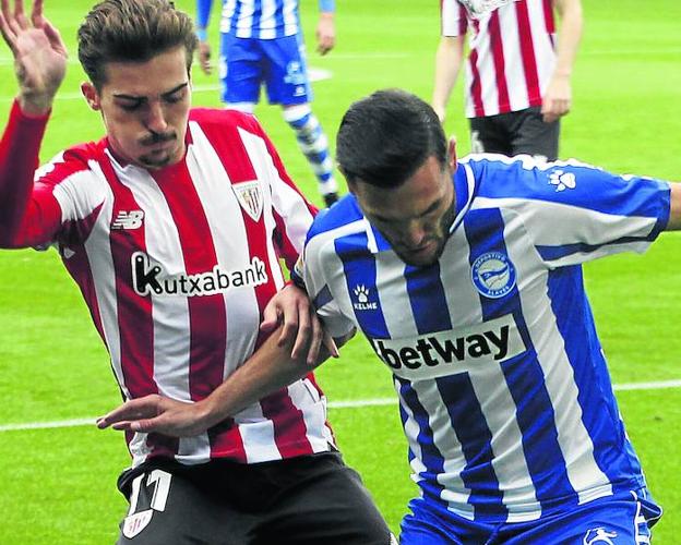 El Alavés logra la cesión de Íñigo Córdoba tras cerrar la salida de Adrián Marín