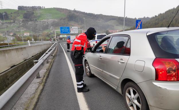 Revilla permitirá el paso a Cantabria en Semana Santa si se vacuna un 15% de la población