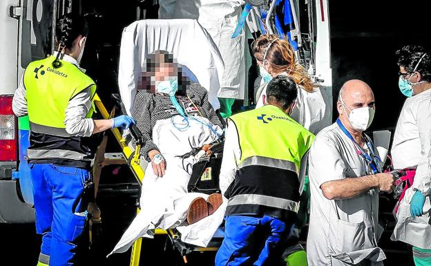 The ICU patient profile changes and those under 50 occupy more and more beds