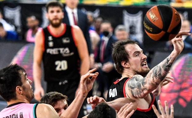El Bilbao Basket, aplastado por el peso de la lógica