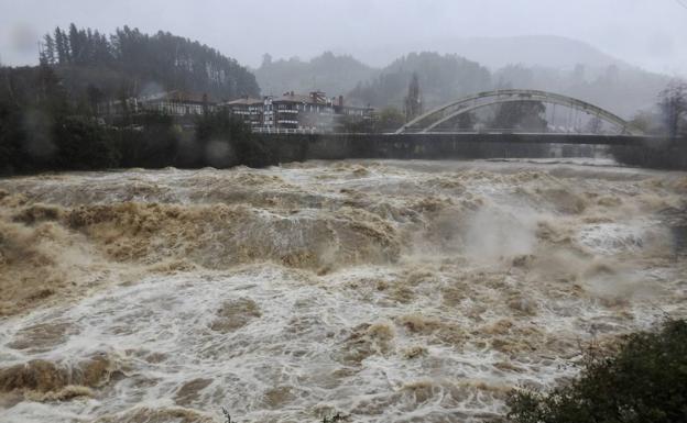 El temporal deja intensas lluvias y carreteras cortadas en Erandio y Artea