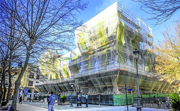El edificio de Correos «ultima» su reforma para hacerlo más accesible