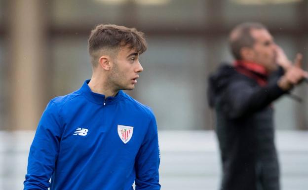 Álvaro Núñez, el único que lo disputa todo del Bilbao Athletic