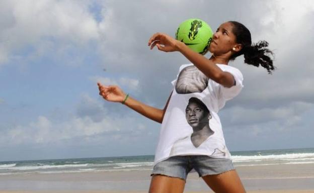 Kely Nascimento, la hija de Pelé, prepara un documental sobre fútbol femenino