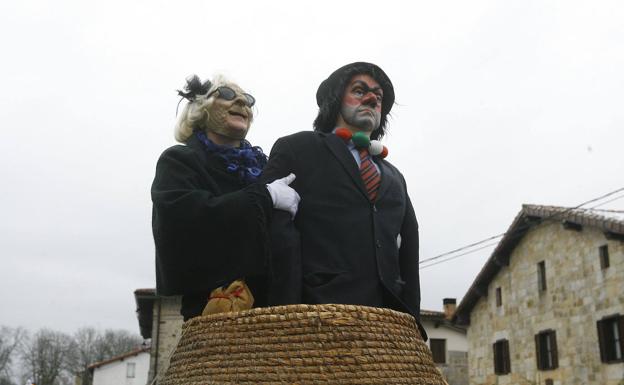 Los alcaldes de Álava: «Cuidado, el bicho no para por Carnaval»