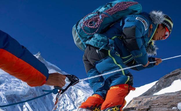 Txikon y su equipo siguen ganando metro a metro al Manaslu