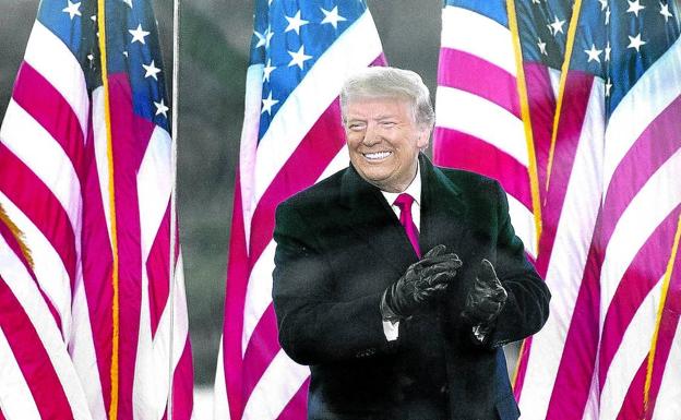 Trump canta victoria y confirma su regreso