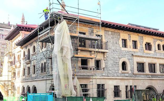 El renovado edificio de Correos ya deja ver sus fachadas