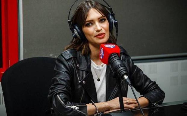 Sara Carbonero vuelve al trabajo tras salir del hospital: «Estoy bien, el baile tiene que seguir»