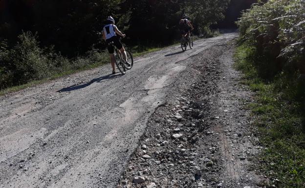 Piden apoyo a Gipuzkoa para arreglar el camino de Zumarraundi