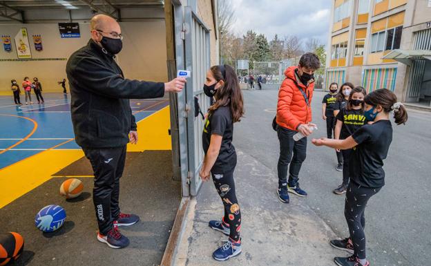 Canchas y patios llenos tras otro mes de parón