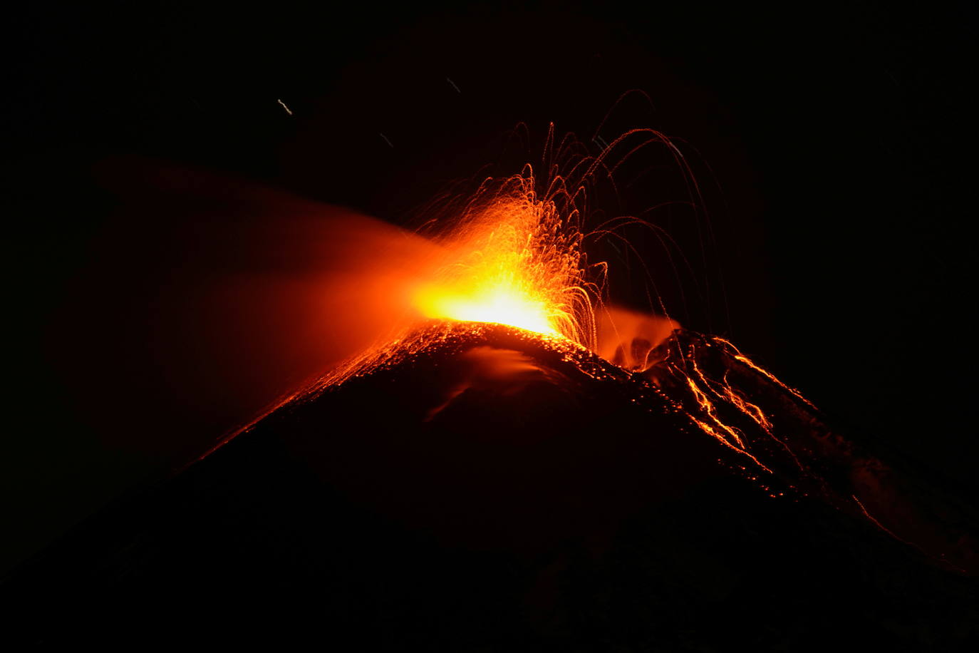 El volcán Etna vuelve a rugir