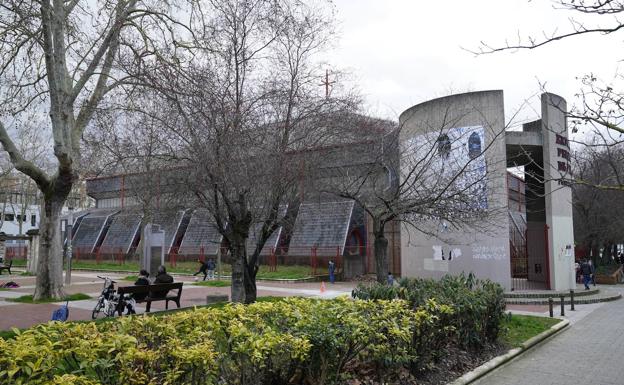 Satisfacción entre las víctimas del 3 de Marzo por el nuevo memorial