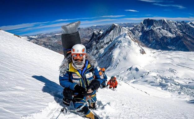 Alex Txikon quema sus últimas naves en el Manaslu