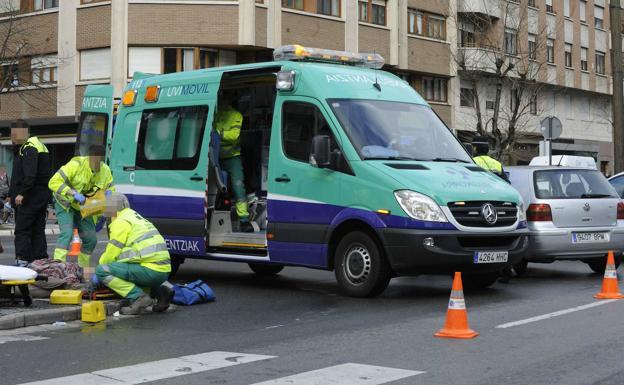 El pleno de Vitoria urge a Osakidetza a destinar más ambulancias medicalizadas