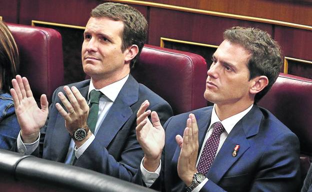 Casado intensifica su acercamiento a Rivera en un guiño al electorado de Cs