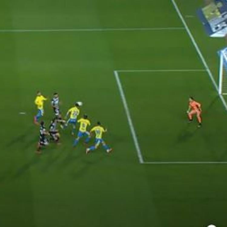 Vídeo: Las Palmas mira hacia arriba y mantiene al Cartagena en descenso