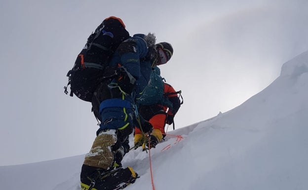 Txikon se plantea prorrogar el permiso de expedición para un nuevo ataque a cima