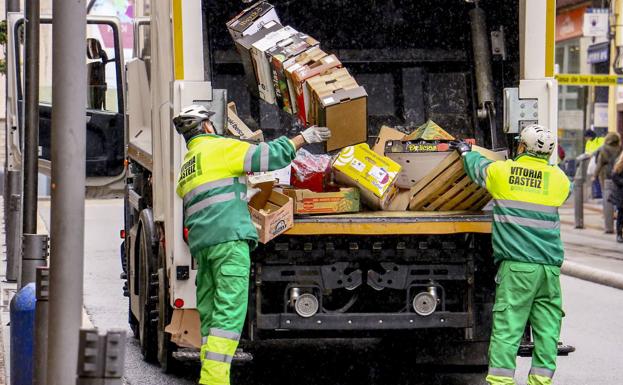 Vitoria ultima la adjudicación del contrato de limpieza a Ferrovial-Onaindia tras dos años de proceso