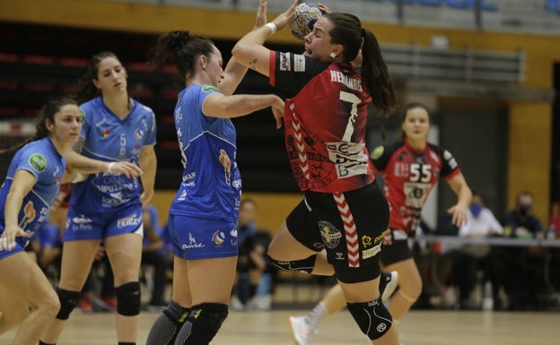 El ZEV Zuazo busca en el derbi ante el Bera Bera una plaza para pelear por el título