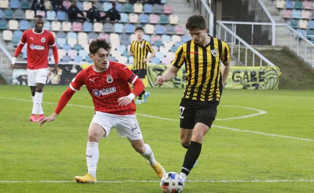 El Racing apabulla a un Barakaldo con diez