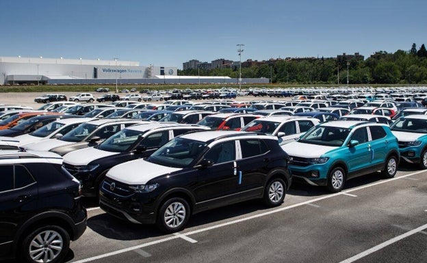 Las ventas de coches caen un 42% en Euskadi