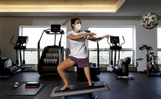 Perdió una pierna de niña y ahora quiere triunfar en el surf adaptado