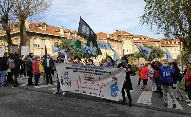 «Llevamos nueve años sin convenio y ya no podemos aguantar más»