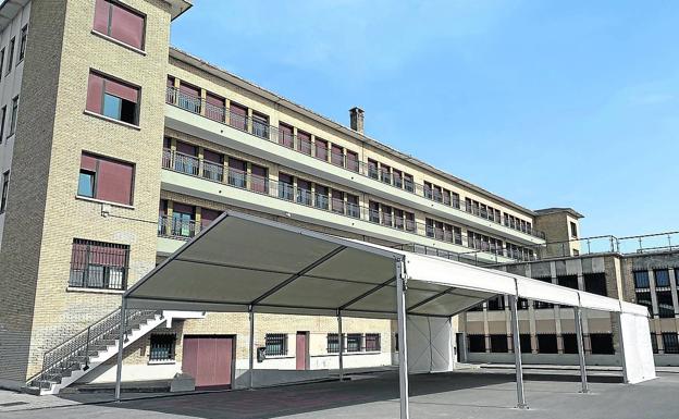 El Ayuntamiento de Vitoria dedica medio millón a obras de mejora y carpas en colegios