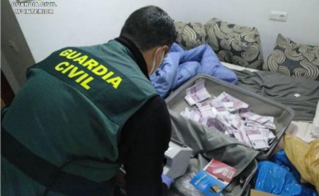 La Guardia Civil detiene a una banda que estafó con el método 'Rip Deal' en Vitoria