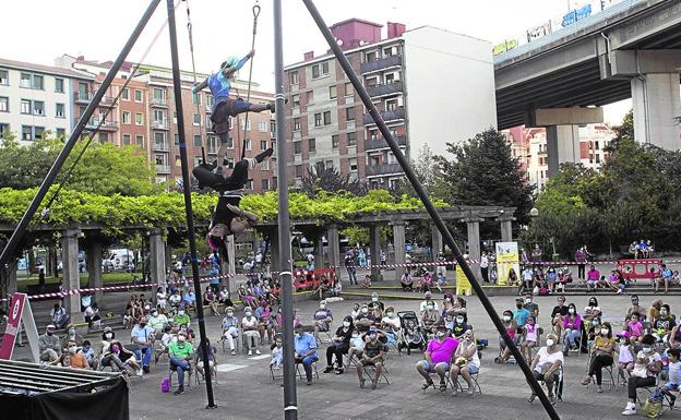 Bilbao lleva a todo el distrito de Rekalde su proyecto de «convivencia en la diversidad»