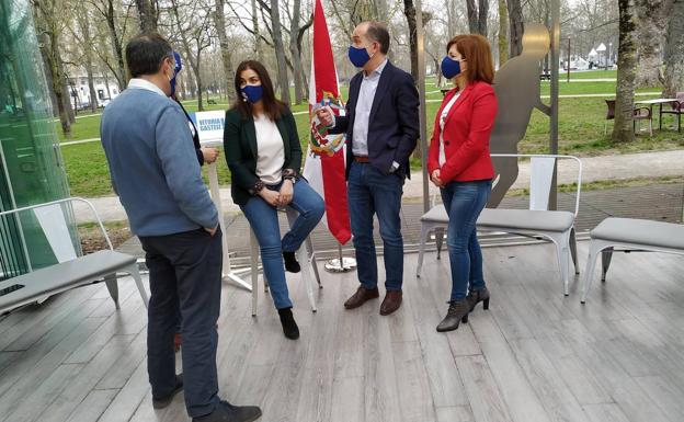 Comerón denuncia que Urtaran ha generado un «caos de movilidad» en Vitoria