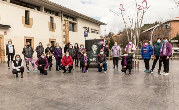 Berango homenajea en sus calles a las mujeres que lucharon por el feminismo