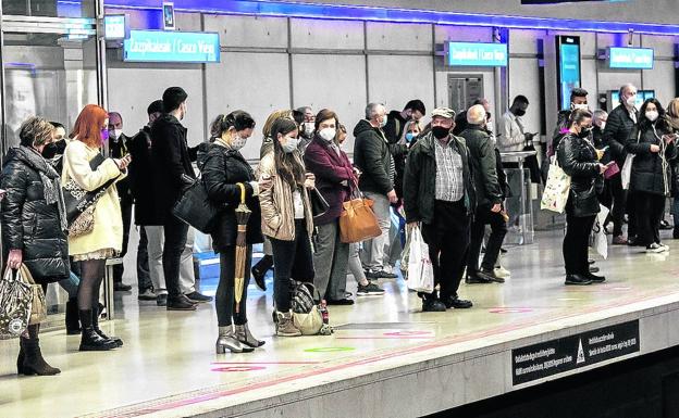 Sanidad se abre a fijar en las 23.00 horas el toque de queda en Semana Santa