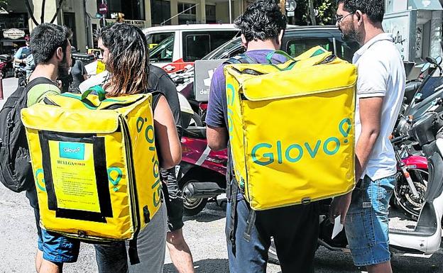 Gobierno y agentes sociales pactan la nueva ley de 'riders' con más peso de los sindicatos