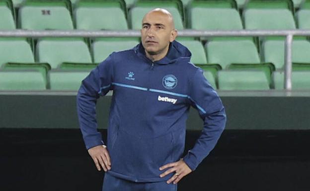 Abelardo concentra a los jugadores de cara al partido ante el Cádiz