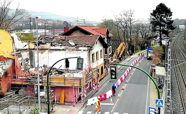 El derribo de tres inmuebles acelera el encauzamiento del Ibaizabal
