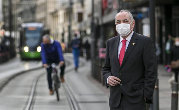 «A día de hoy no sé con certeza cuándo llegará el TAV a las capitales vascas»