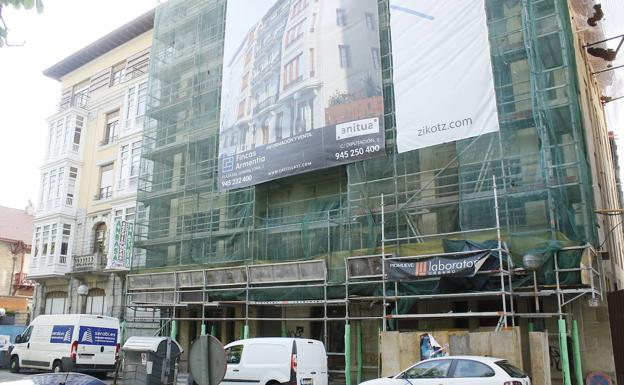El PP pide implantar 'licencias exprés' en el Ayuntamiento de Vitoria para acortar plazos en obras y aperturas