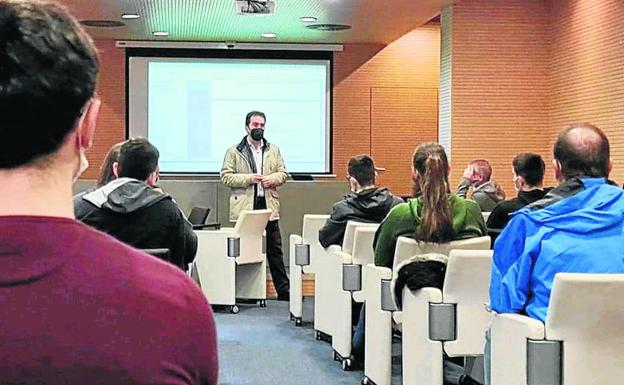 Ermua aborda con alumnado del entorno un nuevo proyecto denominado 'Pro IoT'