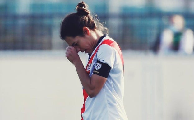 Cinco partidos de sanción a la capitana del Rayo por encararse con la árbitra. «Temí por mi integridad física», dice la colegiada